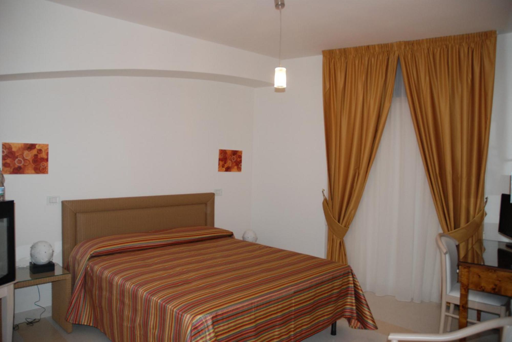 Albergo Le Dodici Lune Montecorvino Rovella ห้อง รูปภาพ