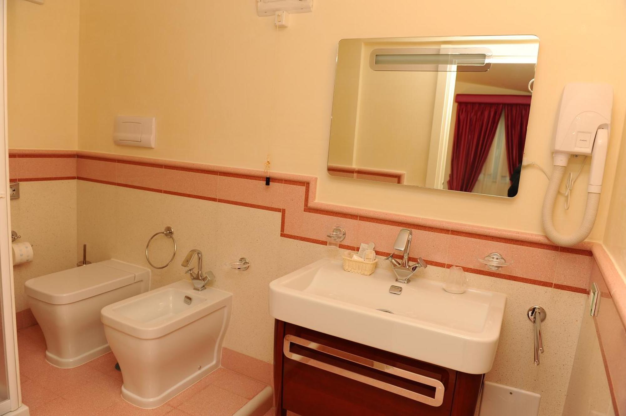 Albergo Le Dodici Lune Montecorvino Rovella ห้อง รูปภาพ