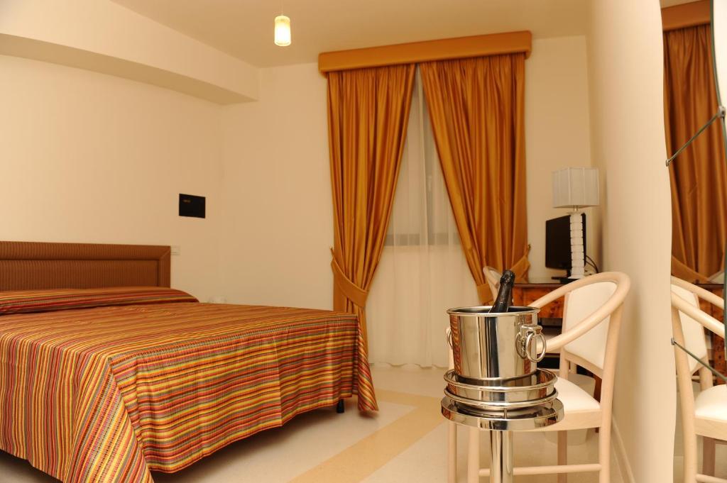 Albergo Le Dodici Lune Montecorvino Rovella ห้อง รูปภาพ