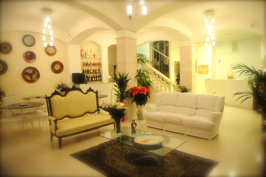 Albergo Le Dodici Lune Montecorvino Rovella ภายนอก รูปภาพ